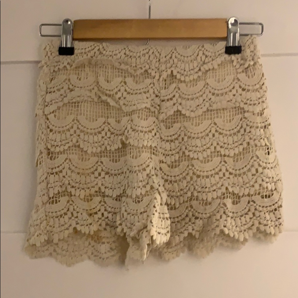 Cream Detailed Zara Shorts